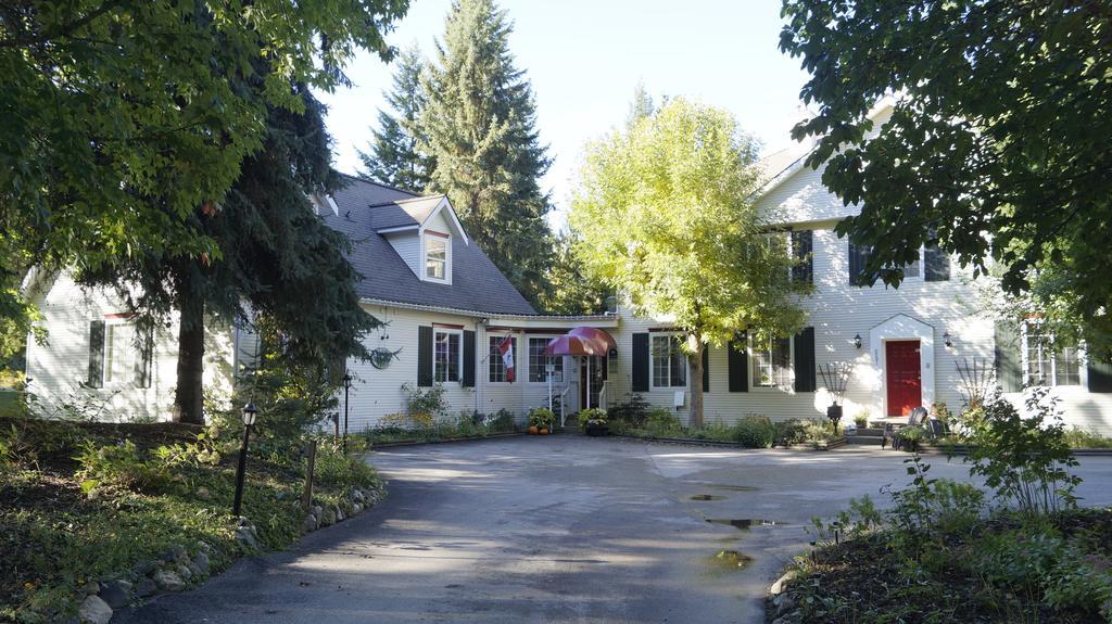 The Inn At The Ninth Hole Bed & Breakfast Salmon Arm Extérieur photo