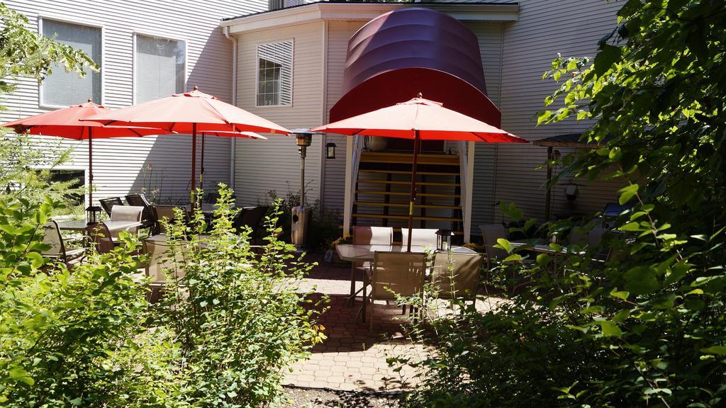 The Inn At The Ninth Hole Bed & Breakfast Salmon Arm Extérieur photo